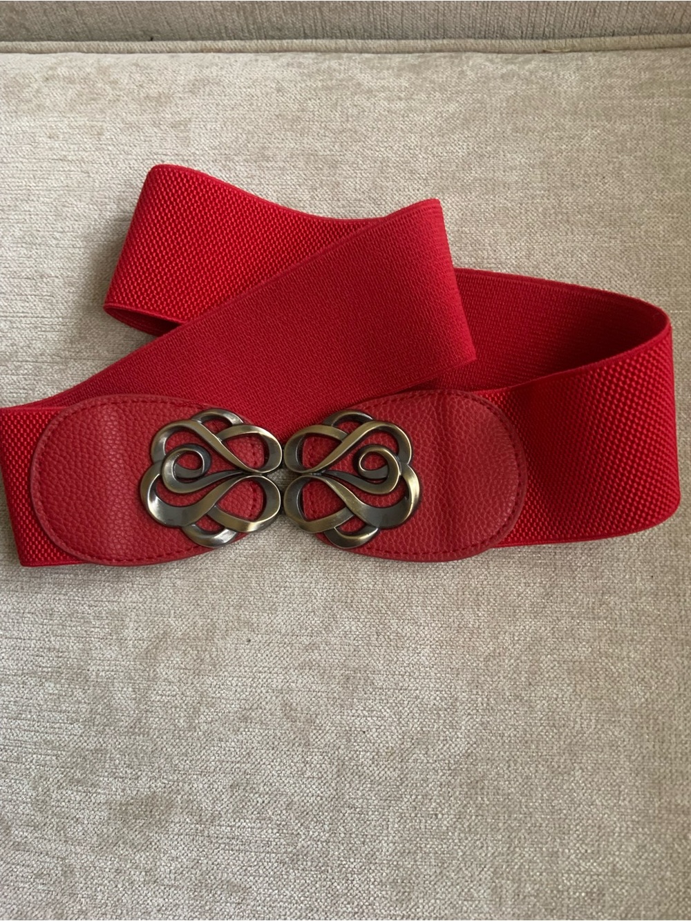Vintage Red Stretch Waist Belt with Decorative Brass-Tone Buckle